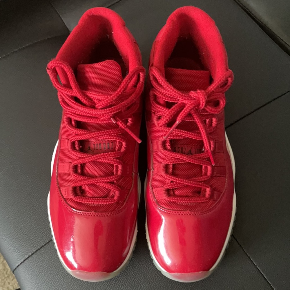 Jordan 11 win like 96 size 8.5